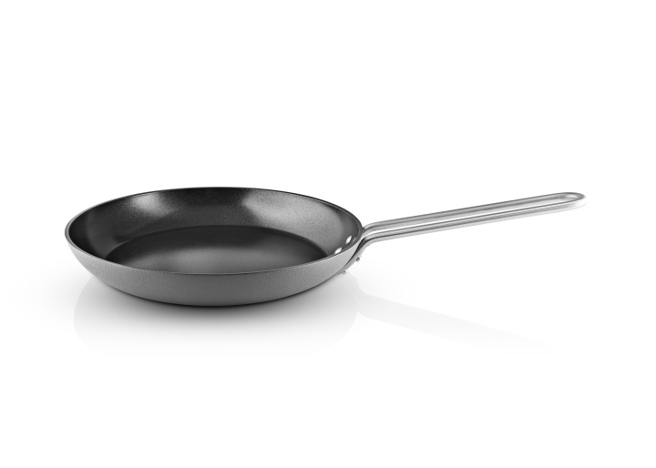 Eva Trio Grey Line paistinpannu - Harmaa - 24 cm ryhmässä KOTI, TALOUS JA PUUTARHA / Keittiövälineet / Paistinpannut @ TP E-commerce Nordic AB (D31128)