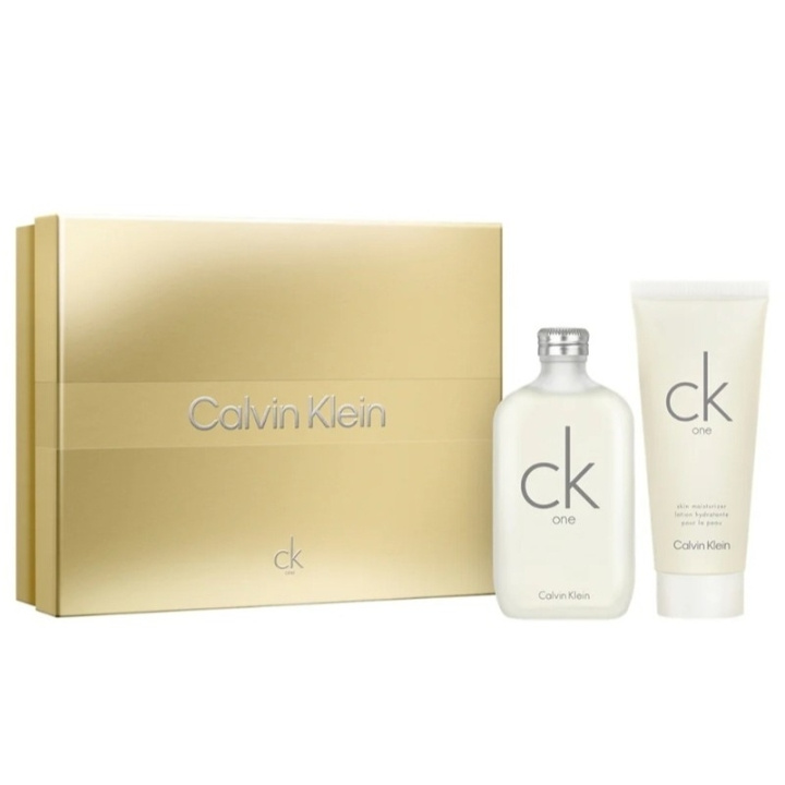 Calvin Klein Giftset Calvin Klein Ck One Edt 200ml + Body Lotion 200ml ryhmässä KAUNEUS JA TERVEYS / Tuoksut & Parfyymit / Parfyymit @ TP E-commerce Nordic AB (D35673)