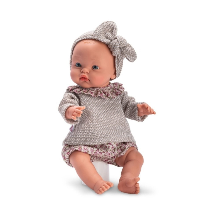 ASI Alex, 36 cm. – Vauvanukke (24527580) ryhmässä LELUT, TUOTTEET LAPSILLE JA VAUVOILLE / Leikkikalut, Askartelu &Pelit / Nuket & Tarvikkeet @ TP E-commerce Nordic AB (D37302)