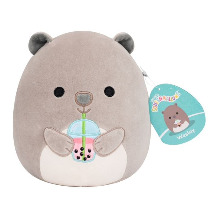 Squishmallows 19 cm:n pehmolelu P26 – Wesley ryhmässä LELUT, TUOTTEET LAPSILLE JA VAUVOILLE / Lelut vauvoille (0-3v) / Pehmolelut @ TP E-commerce Nordic AB (D41468)