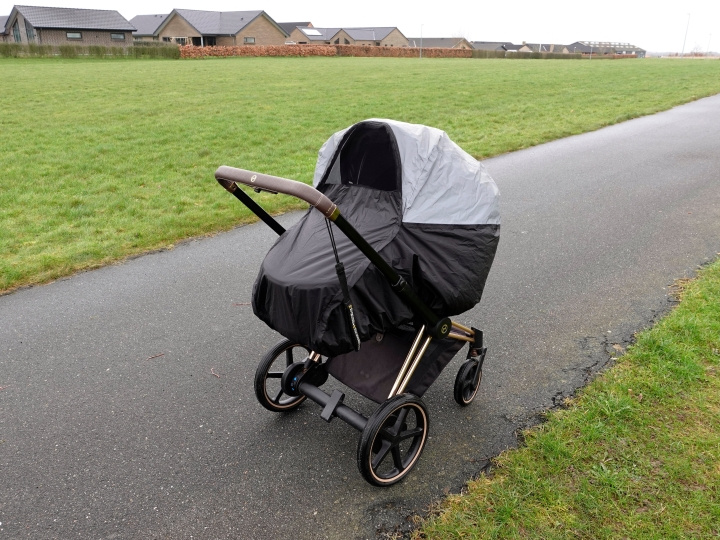 BabyDan Super Safe -sadesuoja – Combi Black – 80 cm ryhmässä LELUT, TUOTTEET LAPSILLE JA VAUVOILLE / Lastenvaunut & Tarvikkeet @ TP E-commerce Nordic AB (D42458)