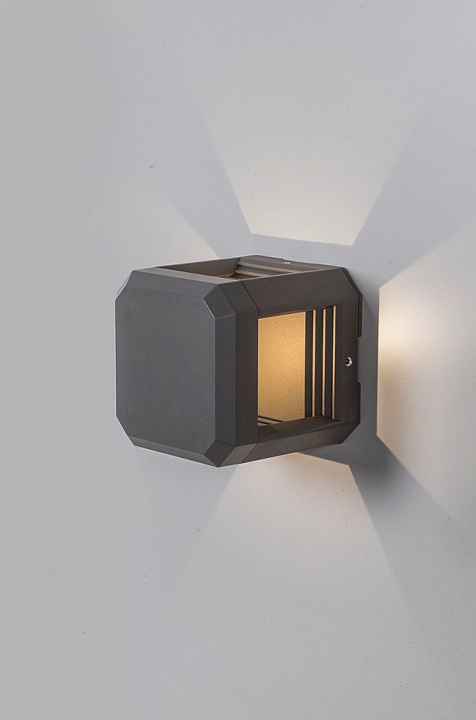 Airam Vägglampa Flen LED IP44 aluminium Airam ryhmässä KODINELEKTRONIIKKA / Valaistus / Seinälamput @ TP E-commerce Nordic AB (D45730)
