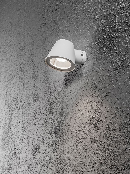 Konstsmide Vägglampa 7523-250 Trieste Konstsmide ryhmässä KODINELEKTRONIIKKA / Valaistus / Seinälamput @ TP E-commerce Nordic AB (D45873)