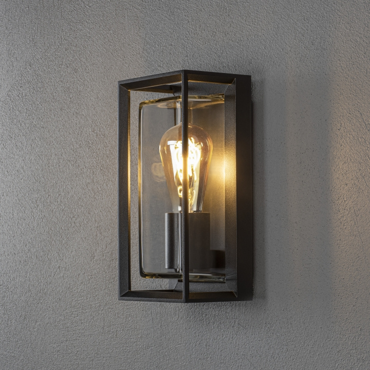 Konstsmide Vägglampa Brindisi sensor E27 sv. Konstsmide ryhmässä KODINELEKTRONIIKKA / Valaistus / Seinälamput @ TP E-commerce Nordic AB (D45881)