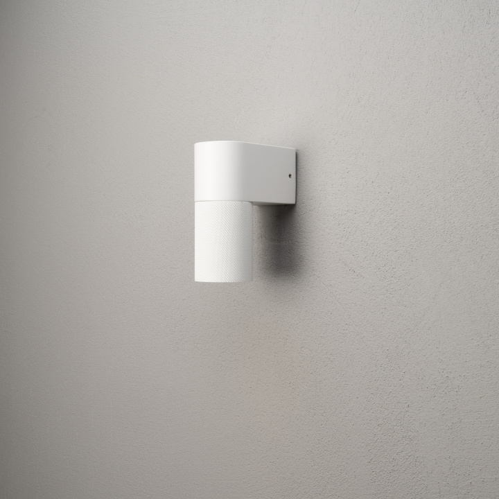 Konstsmide Vägglampa Temi ner GU10 vit Konstsmide ryhmässä KODINELEKTRONIIKKA / Valaistus / Seinälamput @ TP E-commerce Nordic AB (D46036)