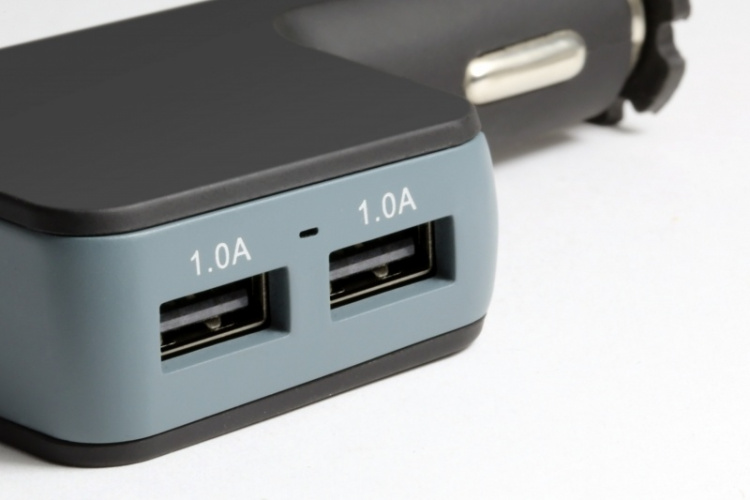 Technaxx autoteline älypuhelimille + autolaturi 4x USB-portilla (TE08) Technaxx autoteline älypuhelimille + autolaturi 4x USB-portilla (TE08)