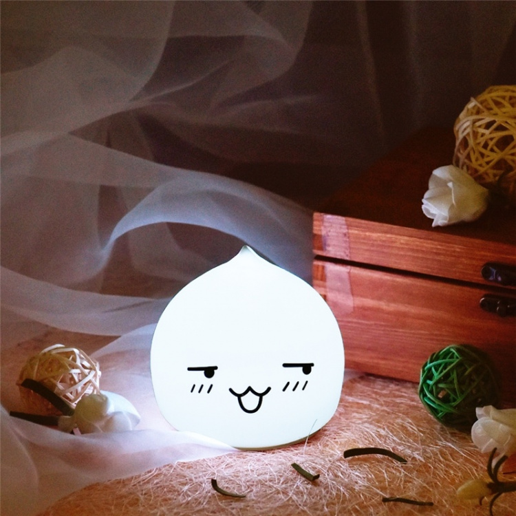 Vesi pisara valo LED, valaisee 7 eri väriä Vesi pisara valo LED, valaisee 7 eri väriä