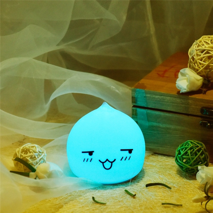 Vesi pisara valo LED, valaisee 7 eri väriä Vesi pisara valo LED, valaisee 7 eri väriä