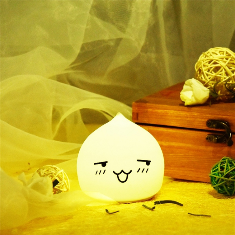 Vesi pisara valo LED, valaisee 7 eri väriä Vesi pisara valo LED, valaisee 7 eri väriä