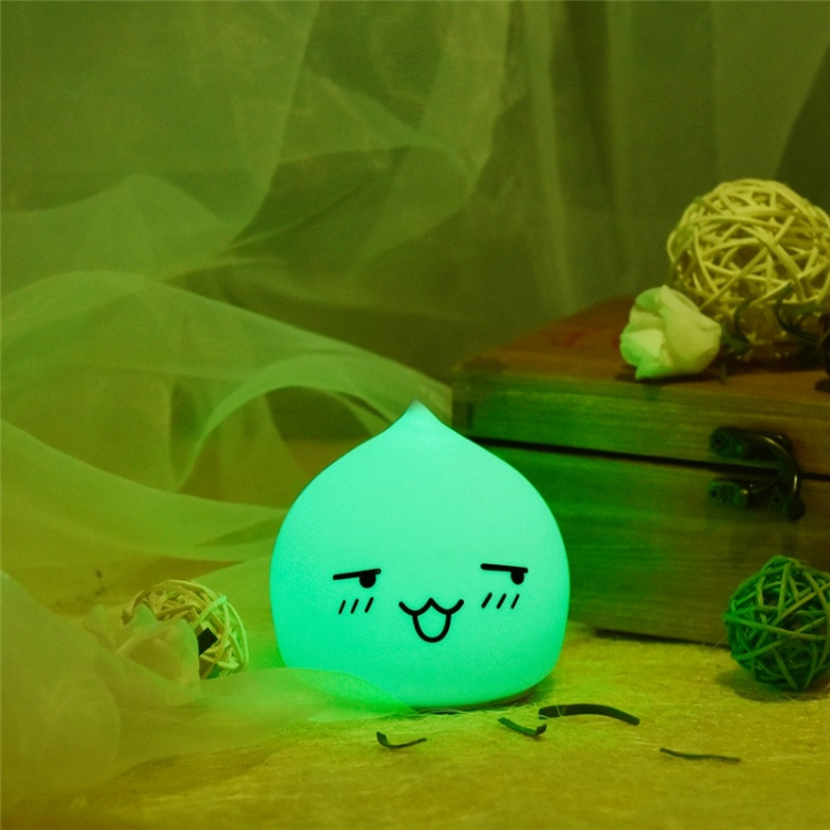 Vesi pisara valo LED, valaisee 7 eri väriä Vesi pisara valo LED, valaisee 7 eri väriä