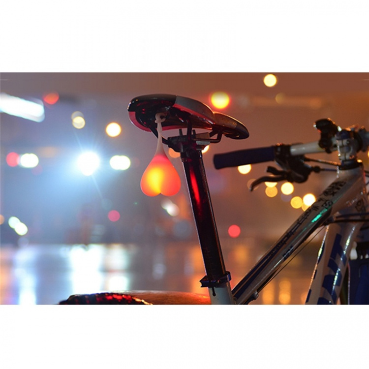 Bike Ballin auto- ja pyörävalo, joka takaa paremman turvallisuuden ja huumorin Bike Ballin auto- ja pyörävalo, joka takaa paremman turvallisuuden ja huumorin