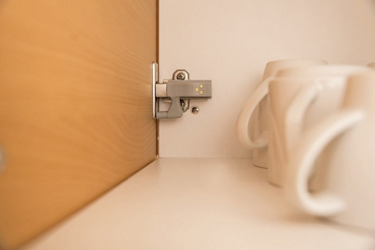 LED-kaappivalaistus, painokytkin LED-kaappivalaistus, painokytkin