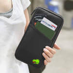 Matkustuslompakko passille ja matkustusasiakirjoille, musta