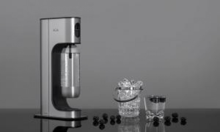 AGA Aqvia Exclusive Steel Black sisältäen 4 pulloa + kolsyrepatron