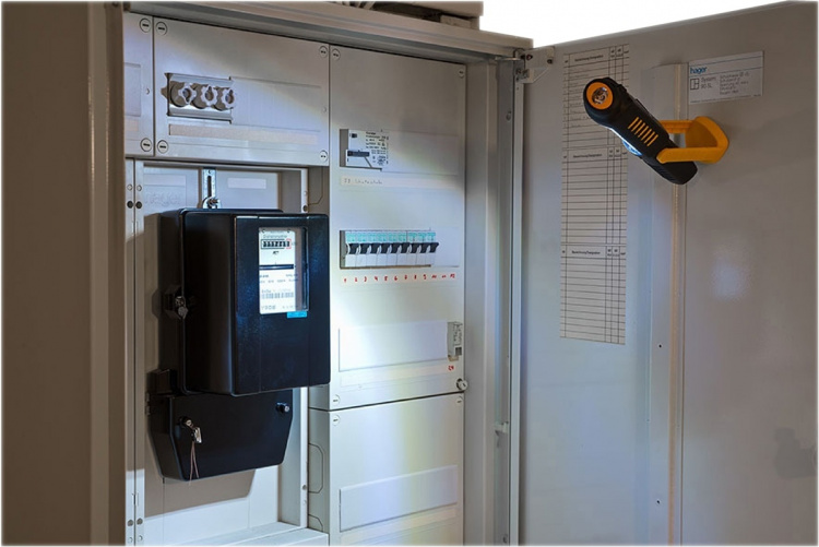 brennenstuhl Kannettava tarkastus-LED-valo 8 + 1 kirkkaalla SMD-LEDillä (akkukäyttöinen, paloaika max. 10 tuntia, pyörivä koukku, magneetti) brennenstuhl Kannettava tarkastus-LED-valo 8 + 1 kirkkaalla SMD-LEDillä (akkukäyttöinen, paloaika max. 10 tuntia, pyörivä koukku, magneetti)