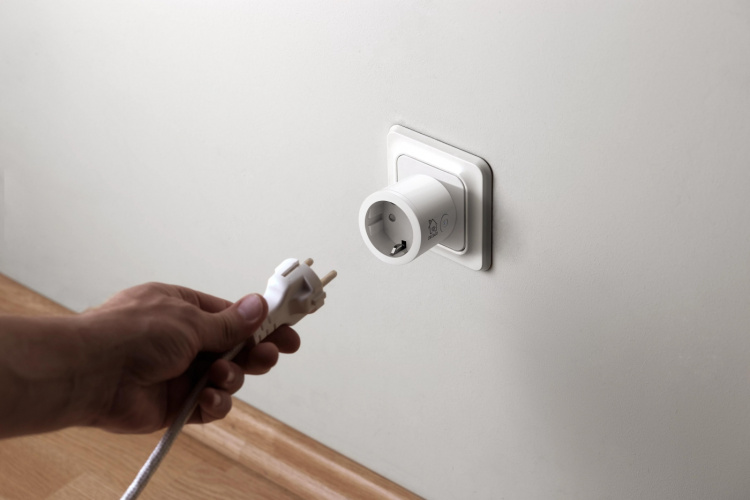 DELTACO SMART HOME älypistorasia, Wi-Fi, 1xCEE 7/3, 10A, ajastin, valk DELTACO SMART HOME älypistorasia, Wi-Fi, 1xCEE 7/3, 10A, ajastin, valk