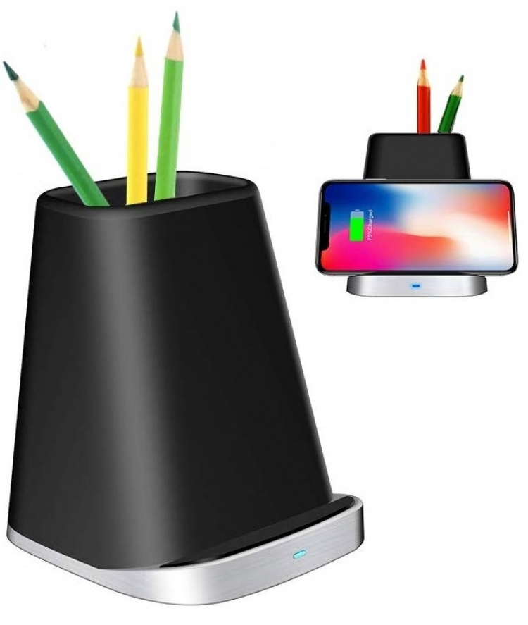 Tilaa säästävä kynäteline, jossa on langaton Qi-latausjärjestelmä