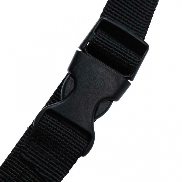 Käytännöllinen potkusuoja autoon