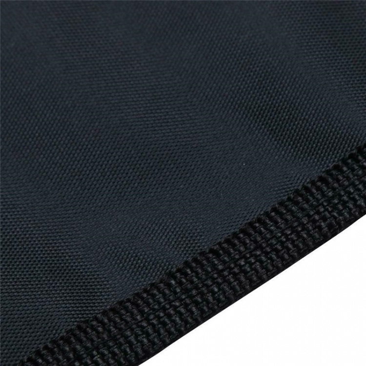 Käytännöllinen potkusuoja autoon