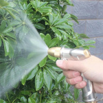 Korkeapainesuutin vesiletkulle, metallia