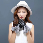 Tyylikkäät kosketusnäytölliset käsineet tekonahkaa ja tekoturkista, M