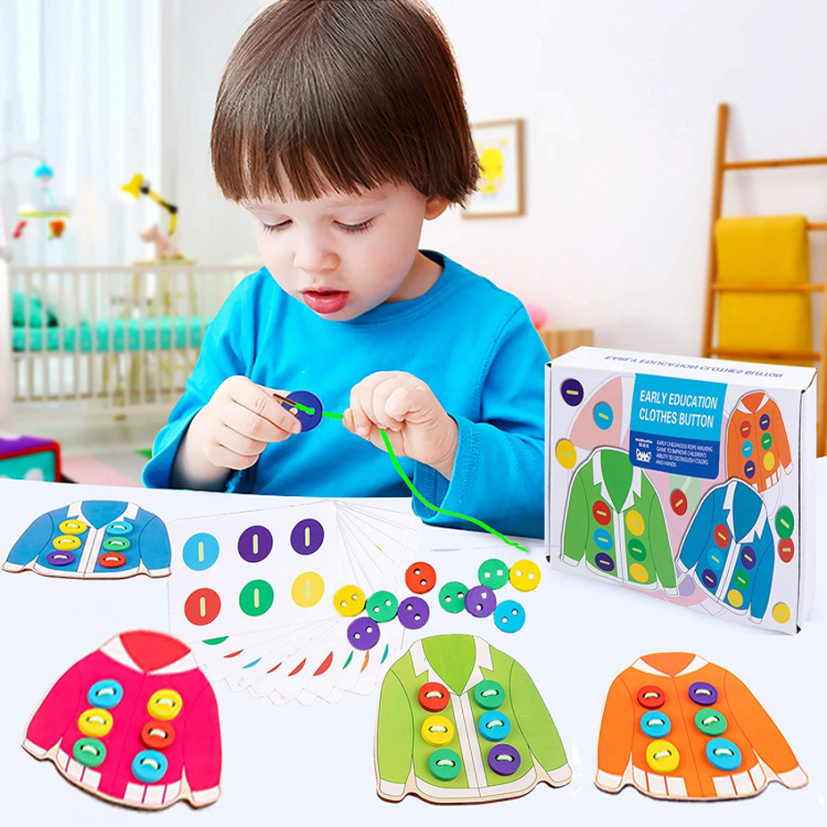 Wooden buttons on a jumper - kehityspeli pikkulapsille Wooden buttons on a jumper - kehityspeli pikkulapsille