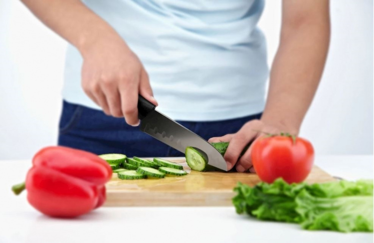 Progress veitsisarja, jossa on kokkiveitsi, leipäveitsi ja monitoimiveitsi Progress veitsisarja, jossa on kokkiveitsi, leipäveitsi ja monitoimiveitsi