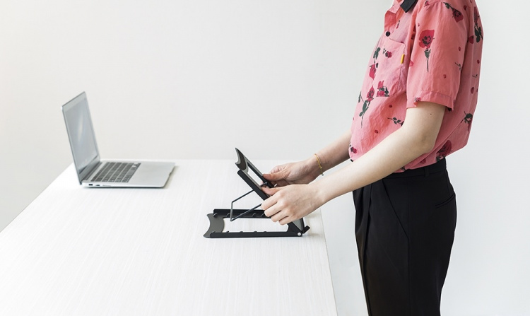 DELTACO OFFICE jalusta tabletille tai kannett. tietok., 5 korkeutta DELTACO OFFICE jalusta tabletille tai kannett. tietok., 5 korkeutta