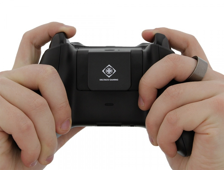 DELTACO GAMING Xbox One -ohjaimen akku, ladataan langattomasti, musta
