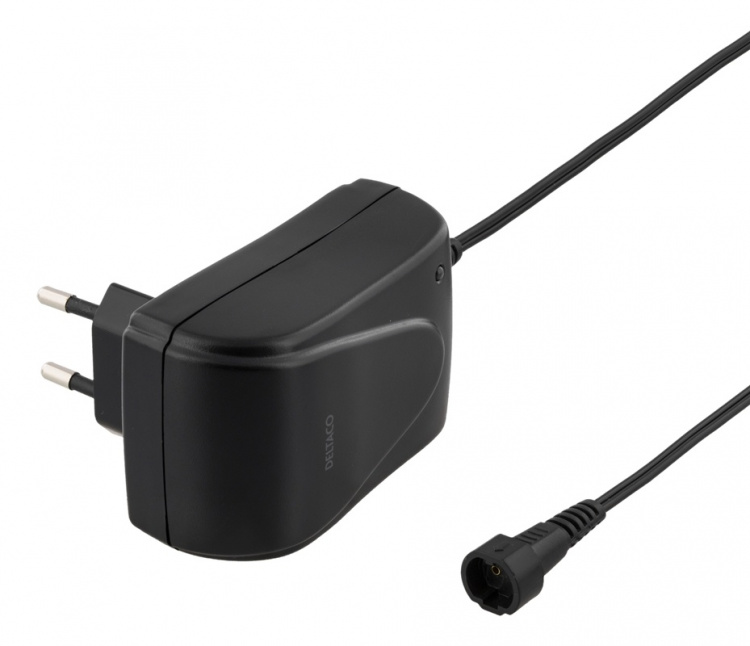 DELTACO virtasovitin, 100V-240V, 3V-12V, 1,5A, vaihdettavat liittimet