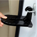 Älykäs jalkatuki autoosi