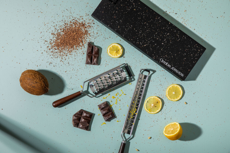 Orrefors Jernverk -raastin 2-pack Wenge-puukahvalla varustettuna