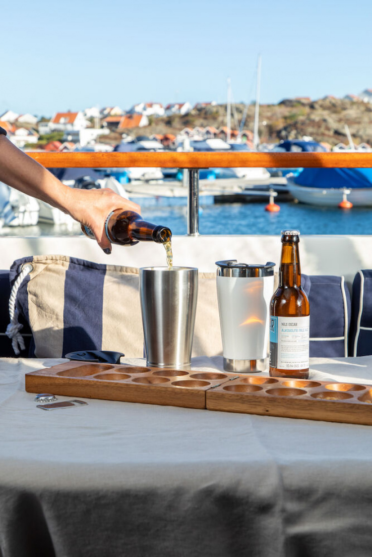 Orrefors Jernverk Tyhjiöeristetty muki pullonavaajalla, valkoinen Orrefors Jernverk Tyhjiöeristetty muki pullonavaajalla, valkoinen