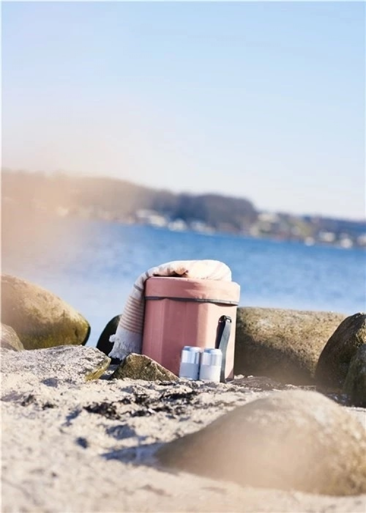 Outfit 20L kylmälaukku, jossa on käytännöllinen istuinosa