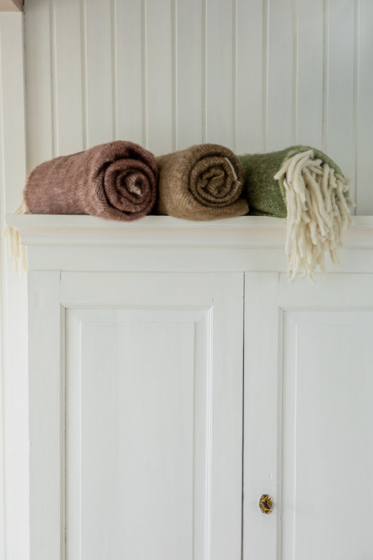 Kosta Linnewäfveri Ullpläd, Mörkgrå