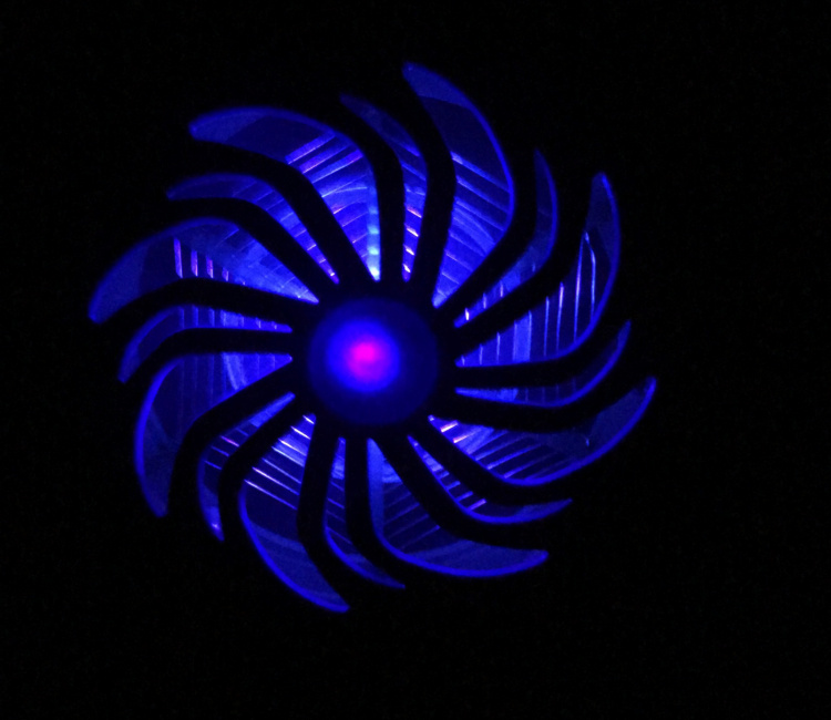 Genius Ideas Aurinkoenergialla toimiva hyönteisloukku Genius Ideas Aurinkoenergialla toimiva hyönteisloukku