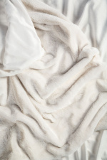 Kosta Linneväfveri Fuskpälspläd Nordby, Krämvit