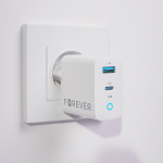 Forever TC-06-33AC PD QC seinälaturi 1x USB-C 1x USB 33W