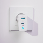 Forever TC-06-33AC PD QC seinälaturi 1x USB-C 1x USB 33W