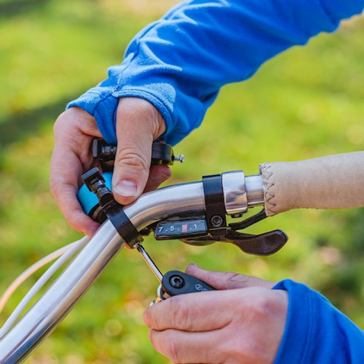 Forever Outdoor Polkupyörän kello pieni, punainen