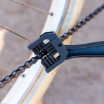 Forever Outdoor Puhdistusharja pyörän ketjuille, musta