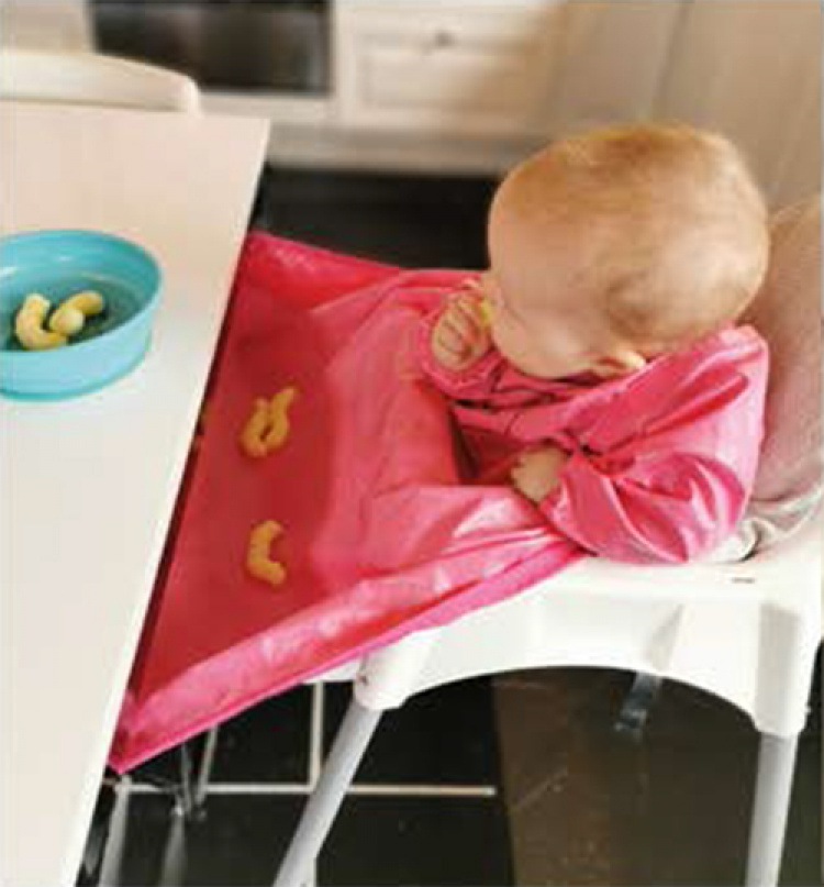 Käytännöllinen pitkähihainen ruokalappu, sininen