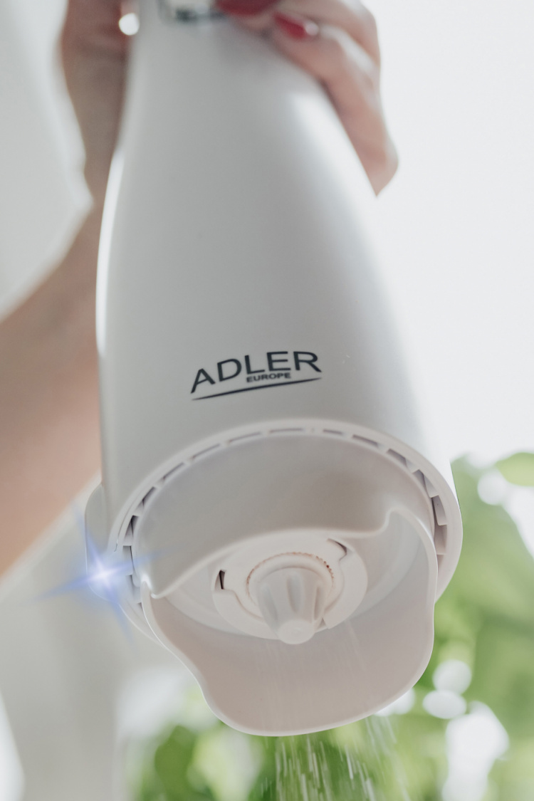 Adler AD 4449w Sähköinen suola- ja pippurimylly - 3 jauhinta - USB, valkoinen