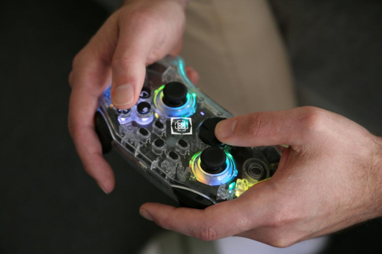 DELTACO Nintendo Switch -ohjain, läpinäkyvä, RGB, makronäppäimet