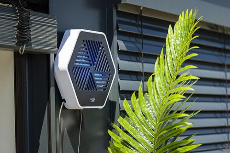 Adler AD 7939 Hyttysmyrkkyjen torjuntavalaisin, UV-valo Adler AD 7939 Hyttysmyrkkyjen torjuntavalaisin, UV-valo