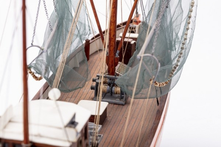 1:33 CUX 87 (Krabbenkutter) -wooden hull 1:33 CUX 87 (Krabbenkutter) -wooden hull