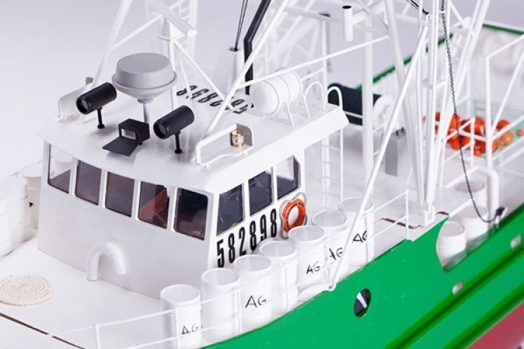 1:30 Andrea Gial RC - -Wooden hull