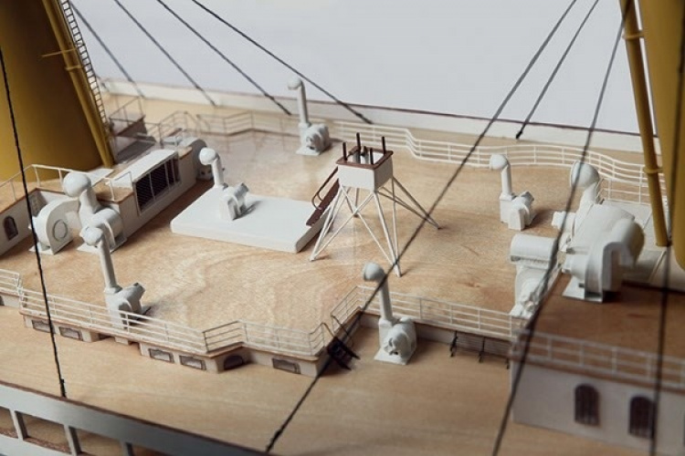 1:144 RMS Titanic Complete -Wooden hull 1:144 RMS Titanic Complete -Wooden hull