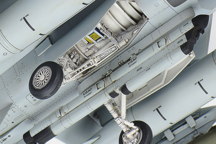 Tamiya 1/48 F-16C (block 25/32)