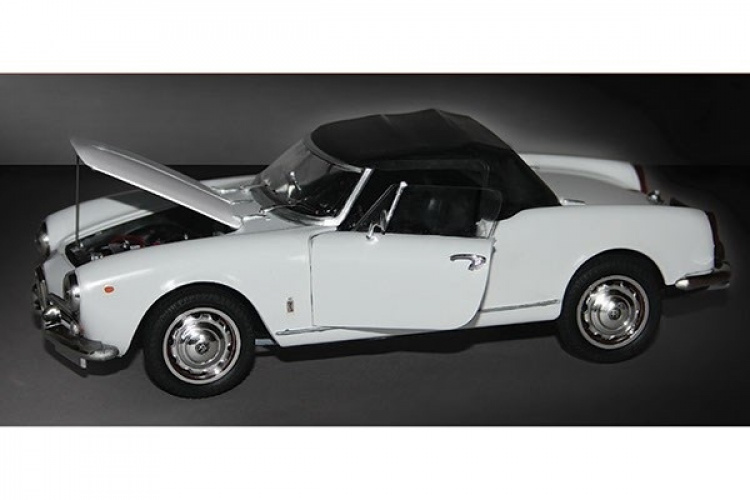 Italeri 1:24 Alfa Romeo Giulietta Spider 1300